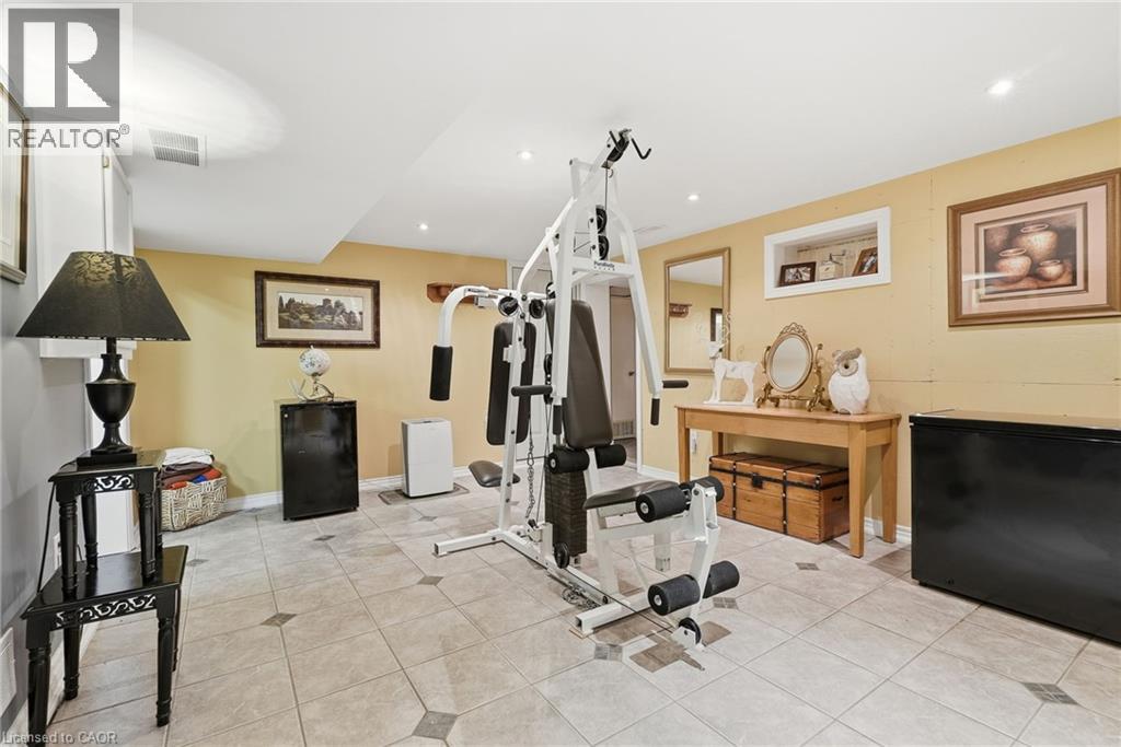 86 Erie Avenue S Property Photo 31