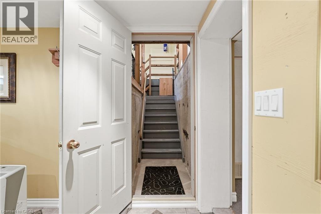 86 Erie Avenue S Property Photo 34