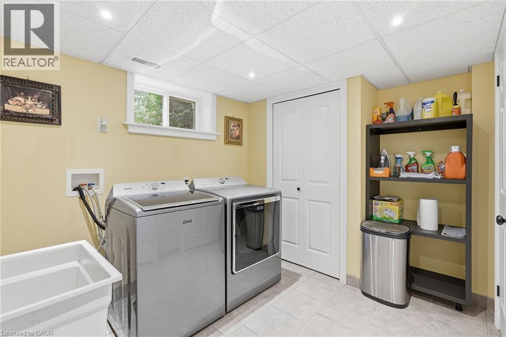 86 Erie Avenue S Property Photo 35