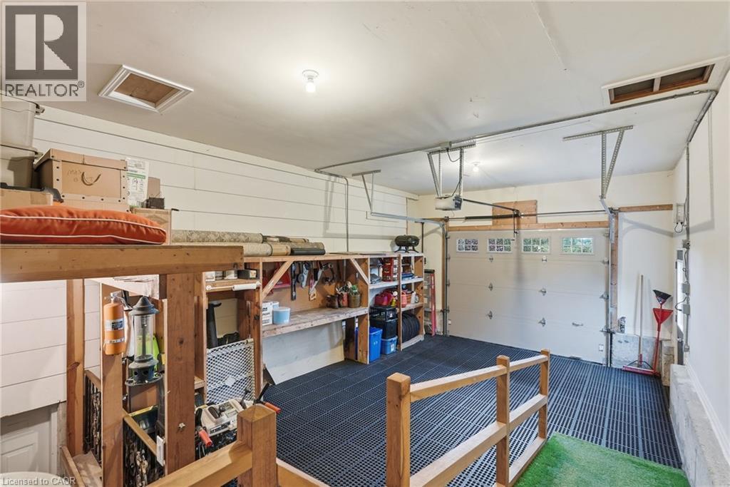 86 Erie Avenue S Property Photo 37
