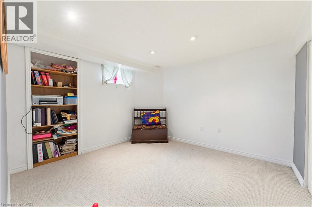 805 Munich Circle Property Photo 32