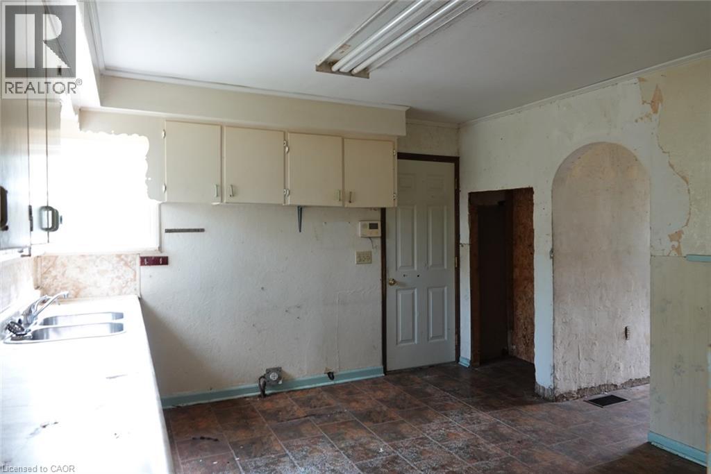 2490 St Anns Road Property Photo 2