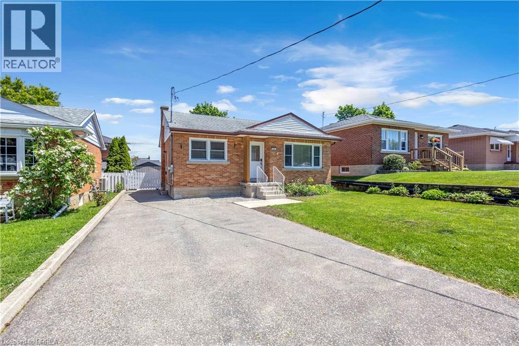 450 Highland Road E Property Photo 2