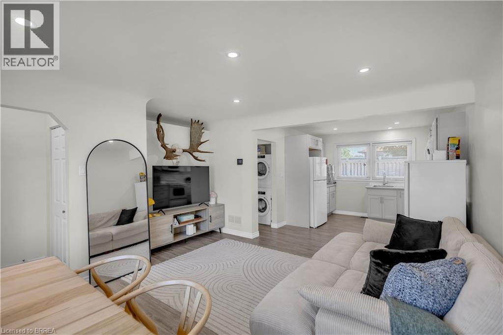 450 Highland Road E Property Photo 4