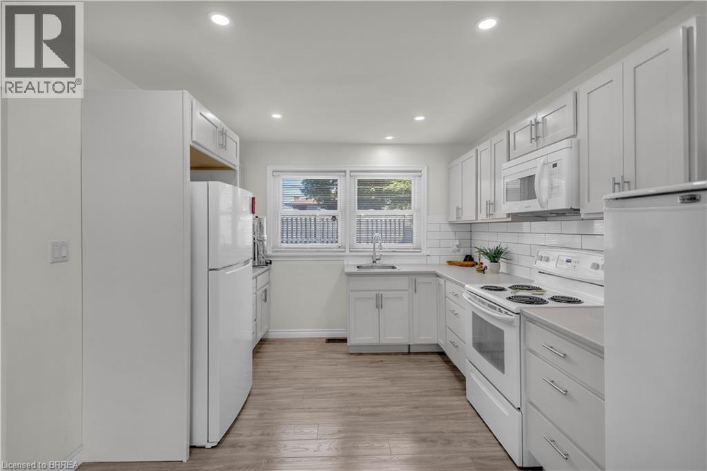 450 Highland Road E Property Photo 6