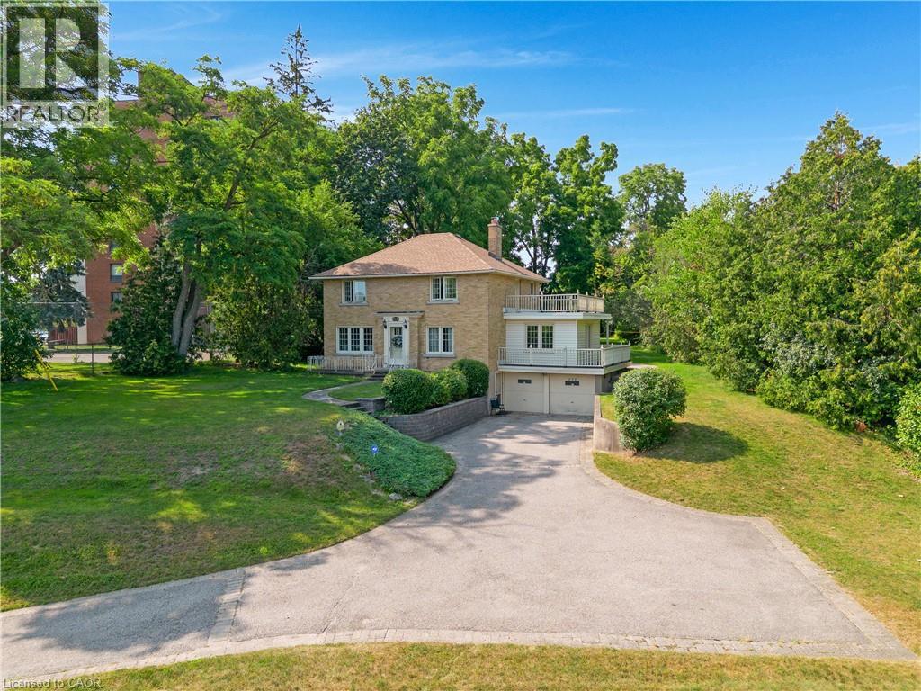 272 Sheldon Avenue N Property Photo 12