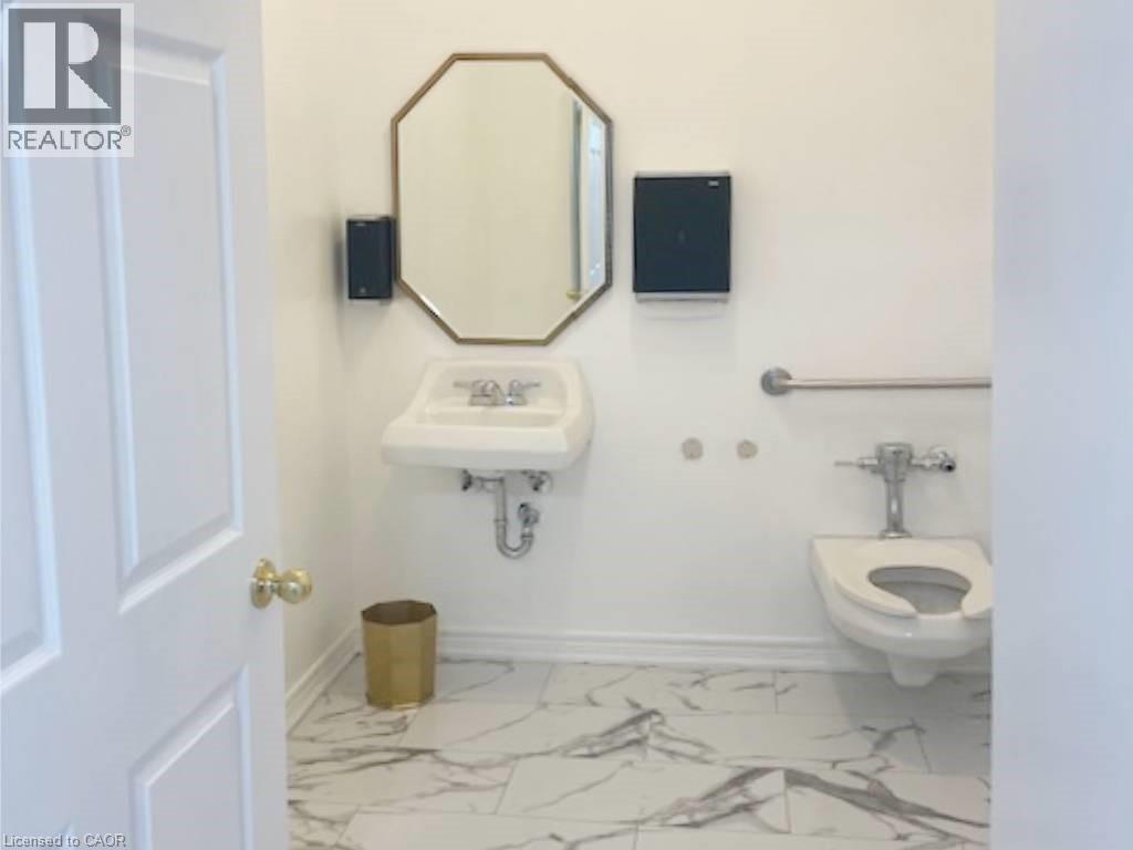 19 King Street W Property Photo 12