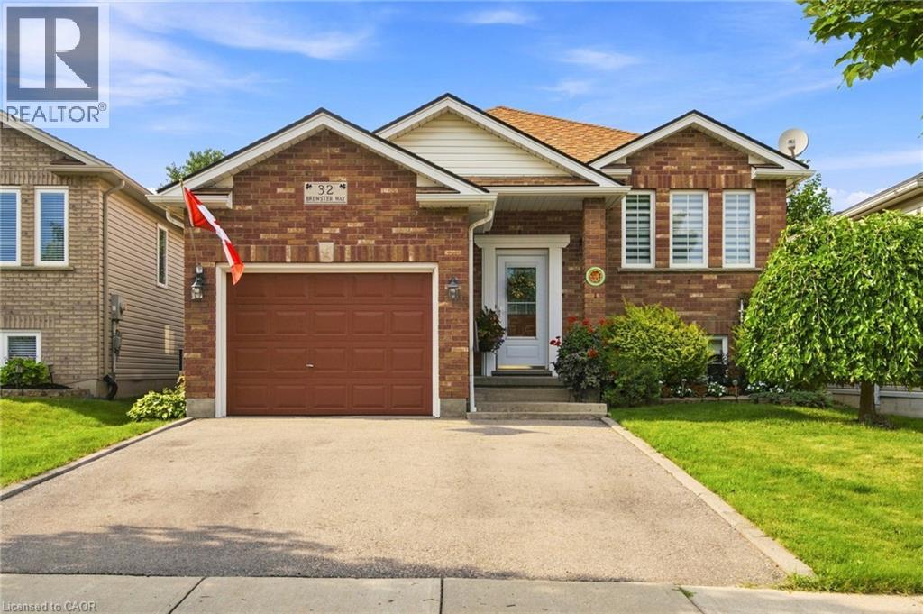 32 BREWSTER Way Property Photo 1