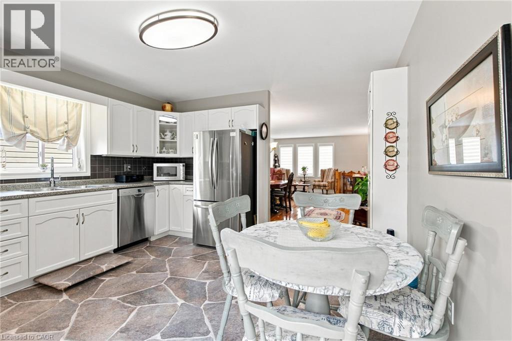 32 Brewster Way Property Photo 10