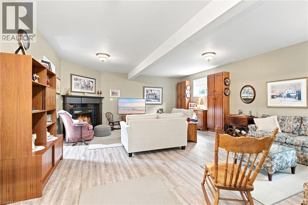 32 Brewster Way Property Photo 16