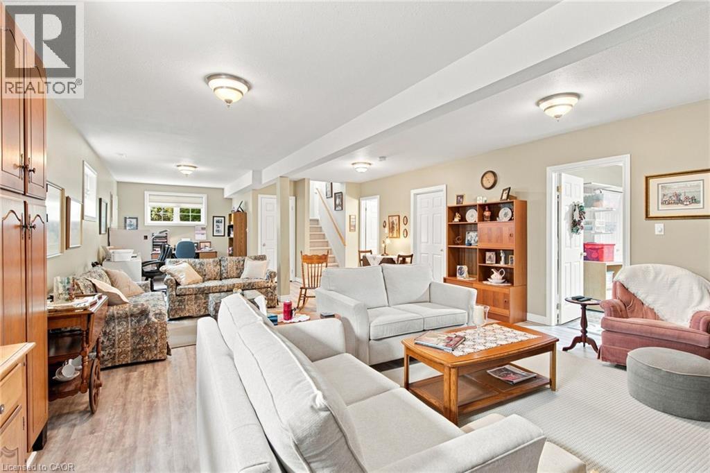32 Brewster Way Property Photo 19