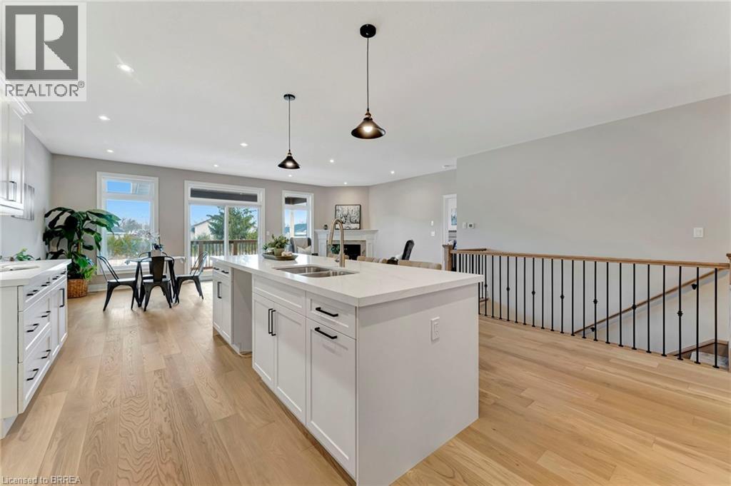 93 Craddock Boulevard Property Photo 6