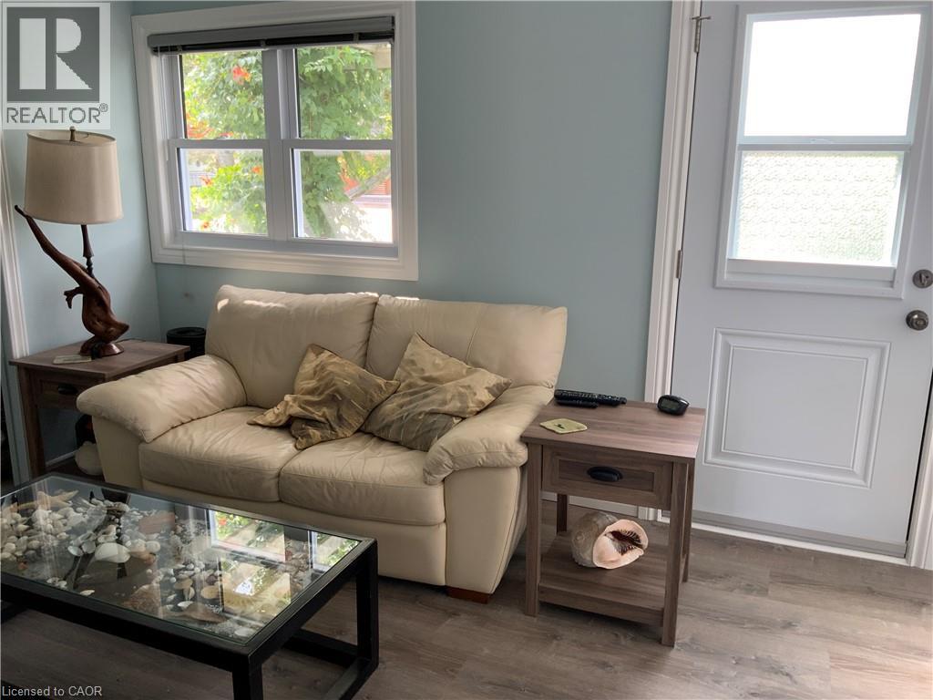 25 First Avenue Property Photo 6