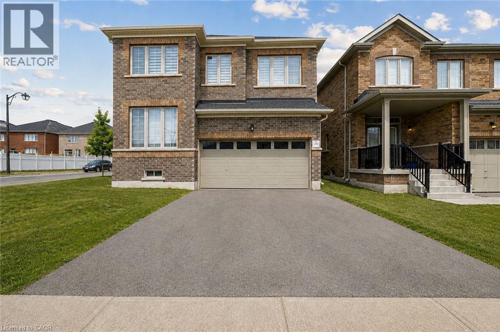 525 Red Elm Road Photo de la propriété 1
