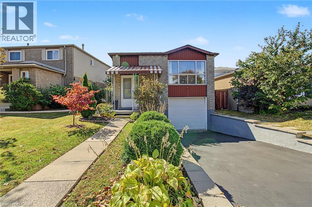 35 Garden Crescent Property Photo 3