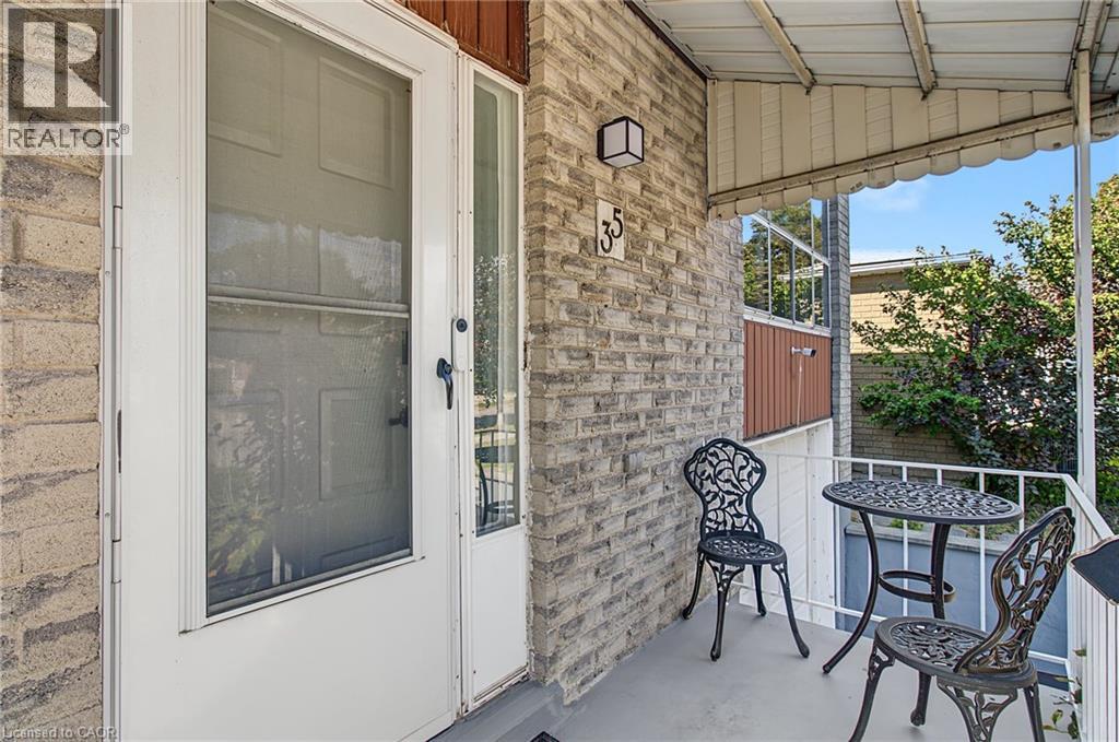 35 Garden Crescent Property Photo 4