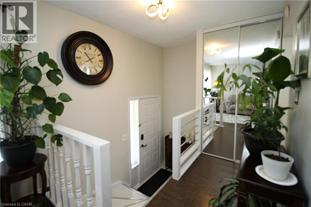 35 Garden Crescent Property Photo 6