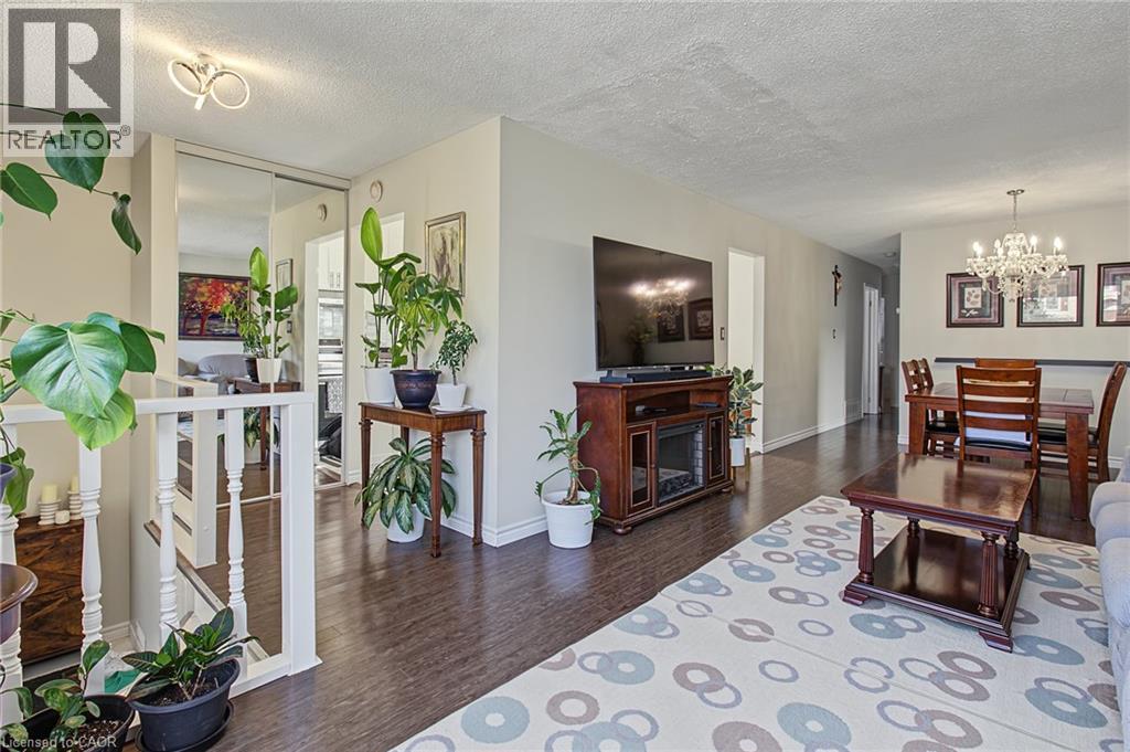 35 Garden Crescent Property Photo 6