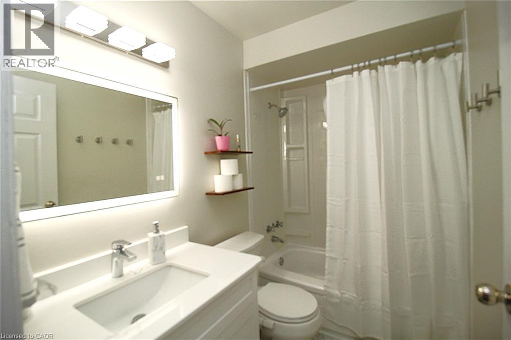 35 Garden Crescent Property Photo 18