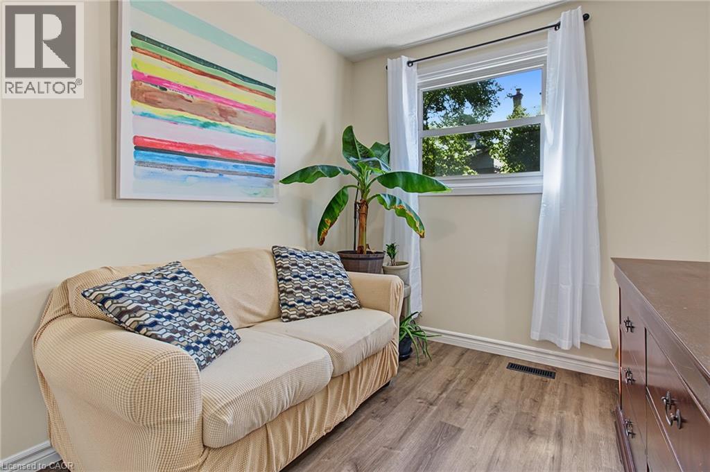 35 Garden Crescent Property Photo 20