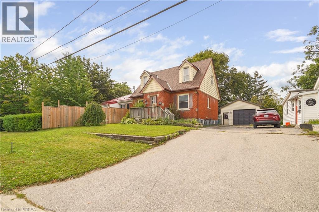 60 Park Road N Property Photo 1