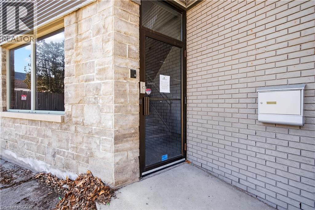 435 York Boulevard Unit# Upper Floor Units Property Photo 2