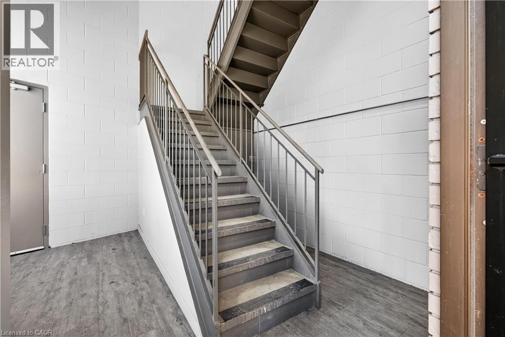 435 York Boulevard Unit# Upper Floor Units Property Photo 3