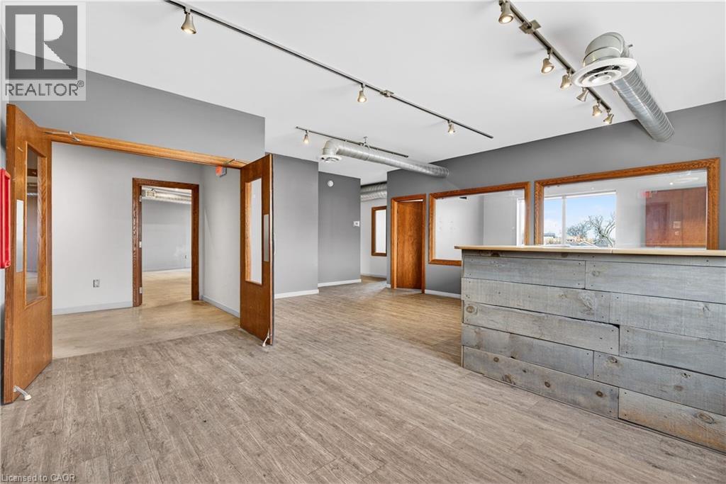 435 York Boulevard Unit# Upper Floor Units Property Photo 4