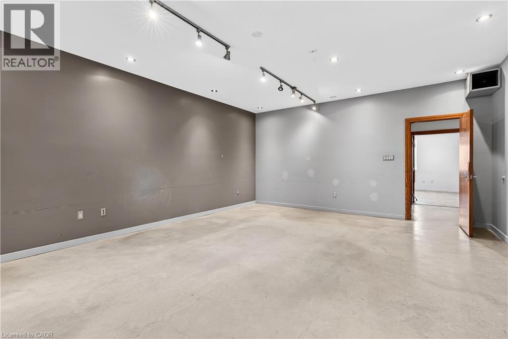 435 York Boulevard Unit# Upper Floor Units Property Photo 8