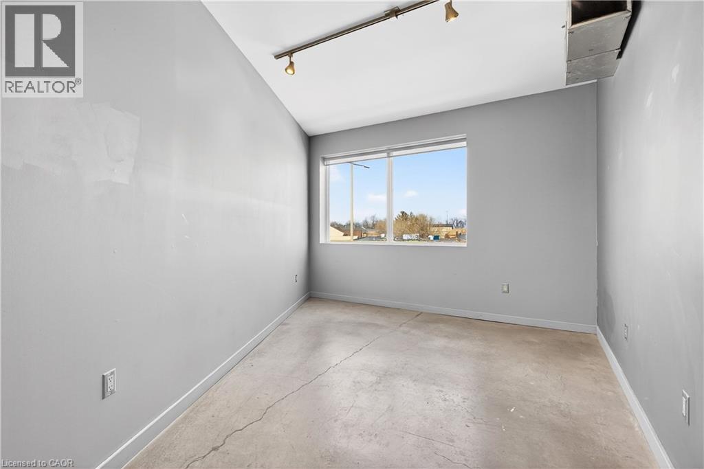 435 York Boulevard Unit# Upper Floor Units Property Photo 10