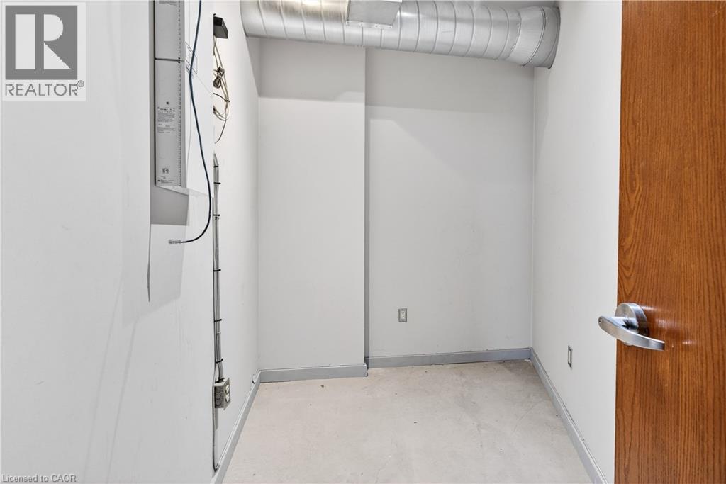 435 York Boulevard Unit# Upper Floor Units Property Photo 28