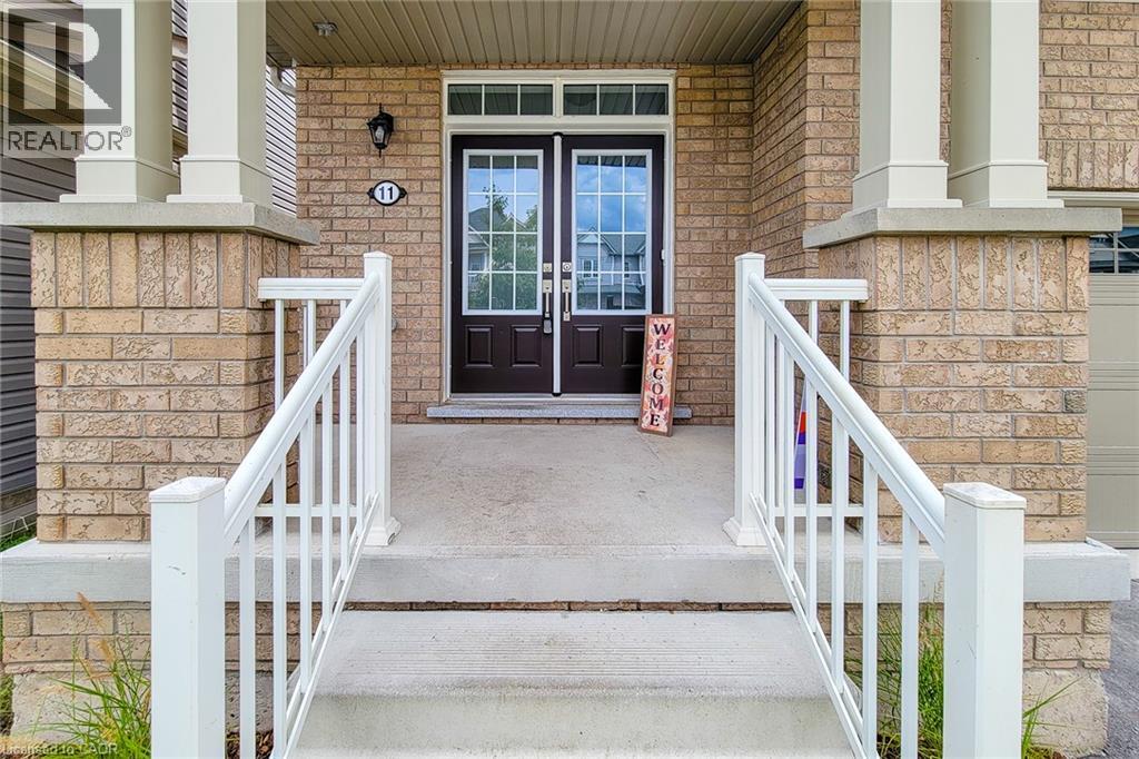 11 Esther Crescent Property Photo 7