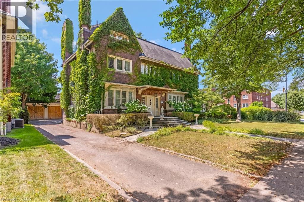 122 Dufferin Avenue Property Photo 1