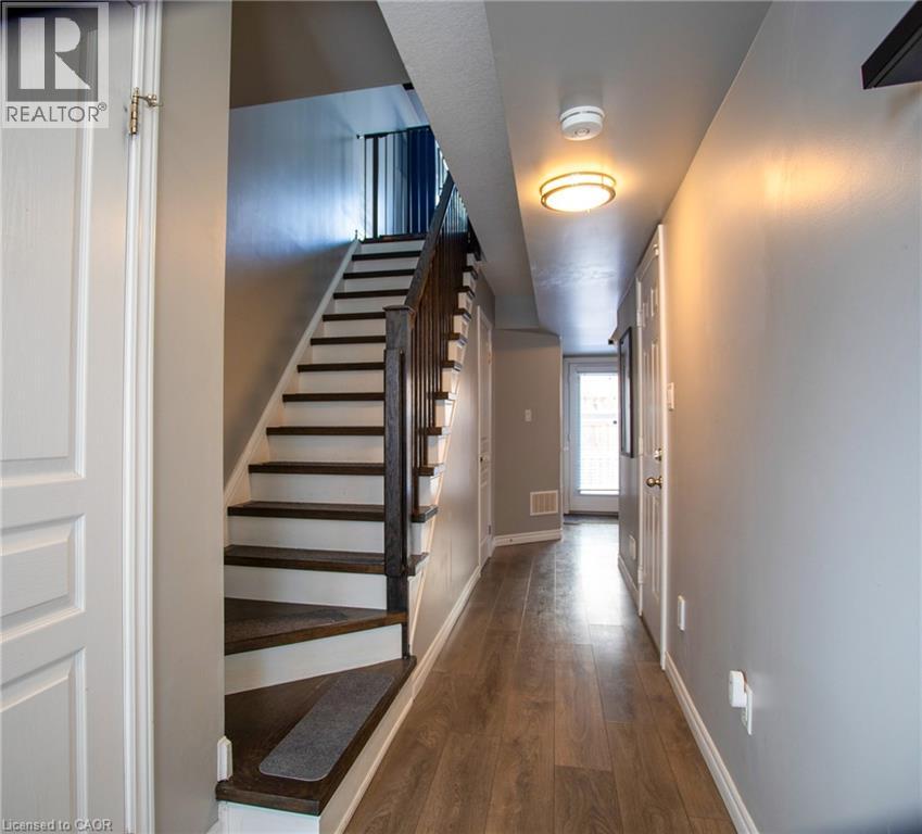 18 England Terrace Property Photo 3