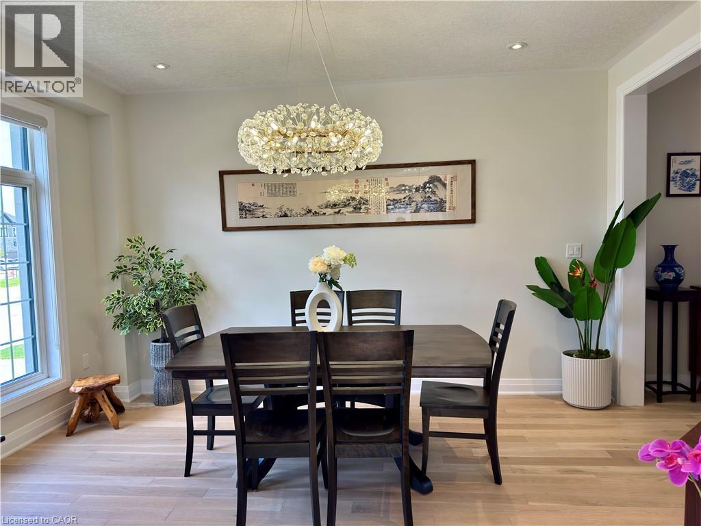 923 Eaglecrest Court Property Photo 6