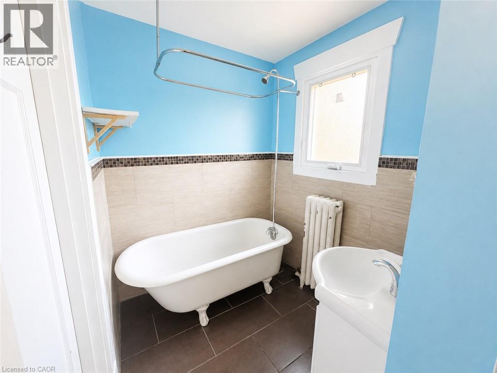 45 Fairleigh Crescent Unit# 2 Property Photo 16