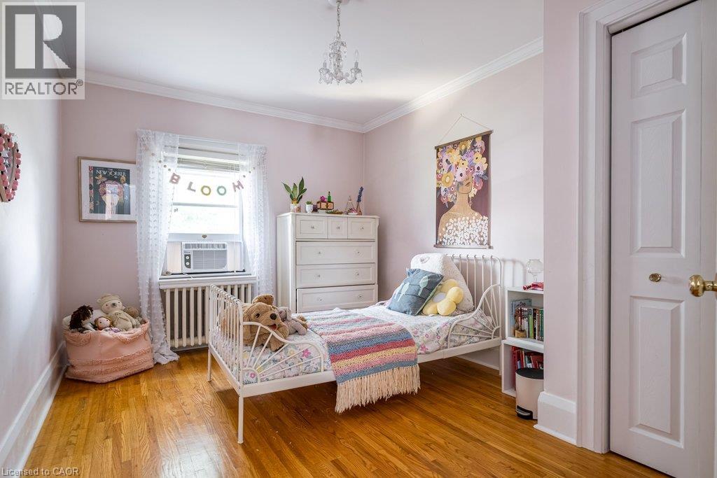 78 Paisley Avenue N Property Photo 25