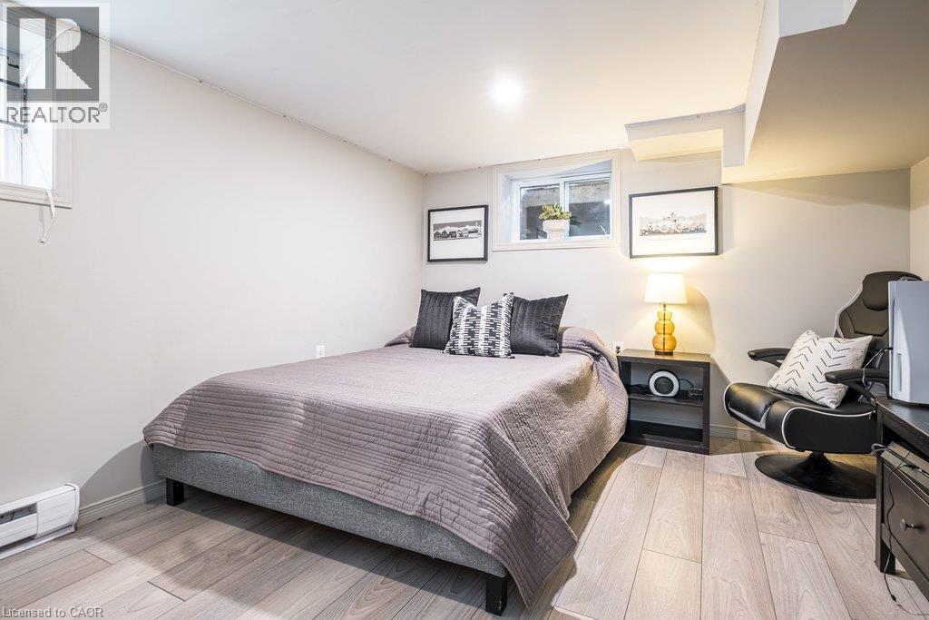 78 Paisley Avenue N Property Photo 37