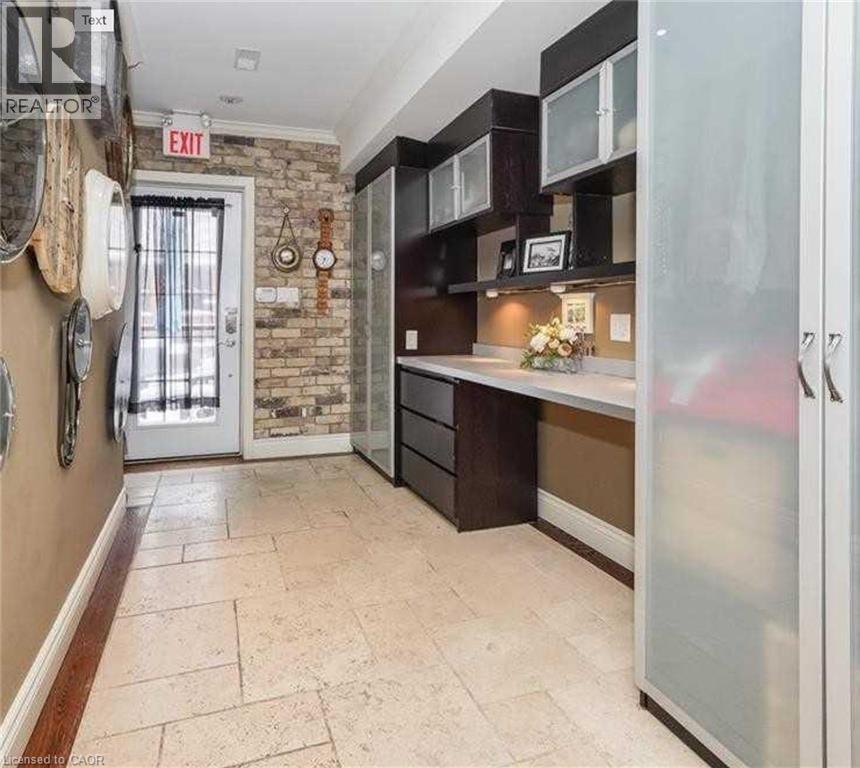 453 Brant Street Property Photo 11