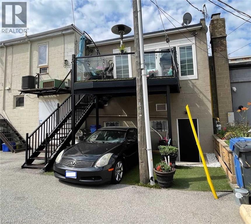 453 Brant Street Property Photo 14