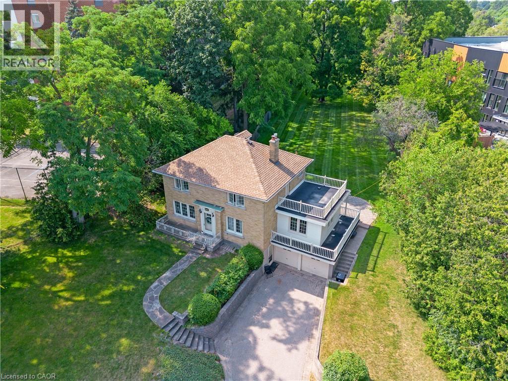272 Sheldon Avenue N Property Photo 11