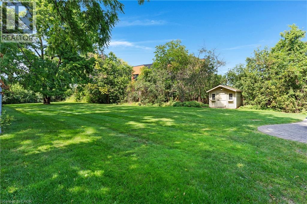 272 Sheldon Avenue N Property Photo 15