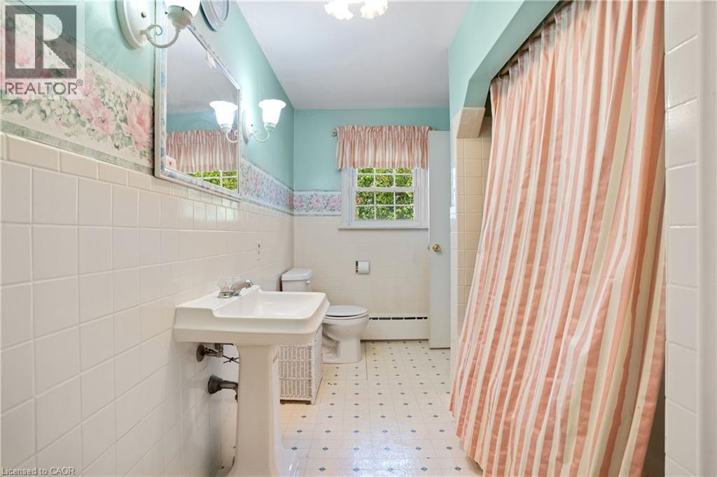 272 Sheldon Avenue N Property Photo 36