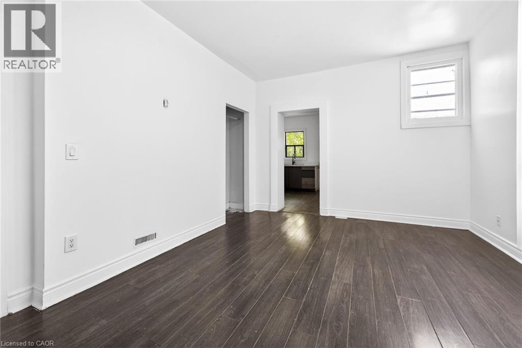 99 Leeming Street Property Photo 11