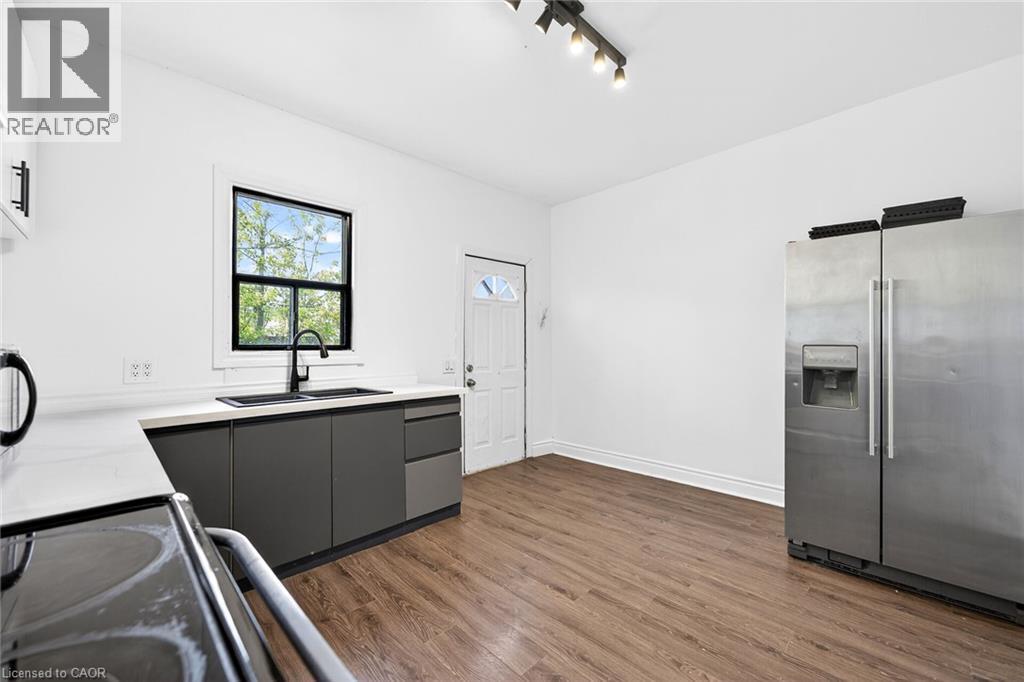 99 Leeming Street Property Photo 13