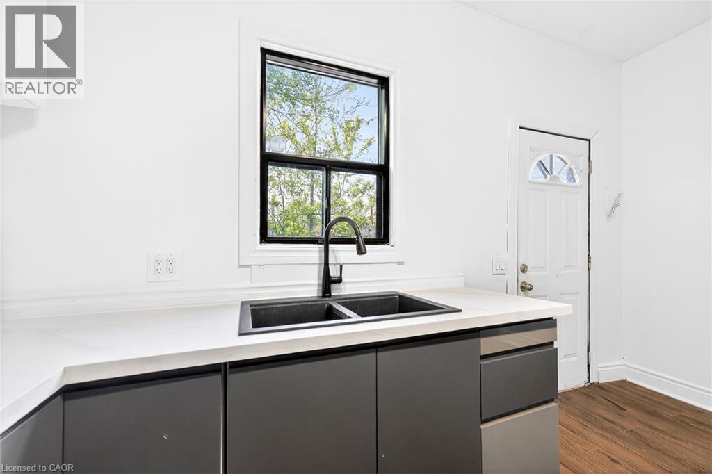 99 Leeming Street Property Photo 14