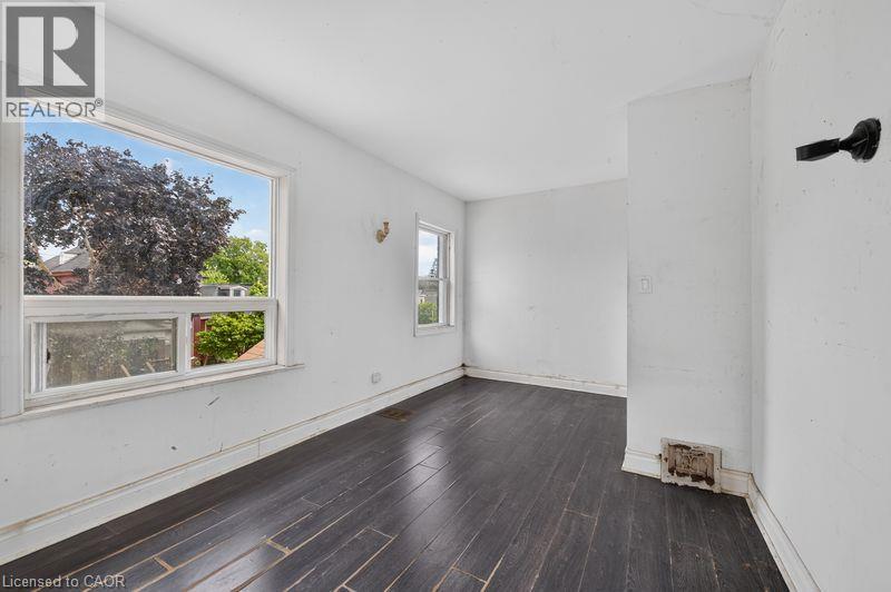 99 Leeming Street Property Photo 33