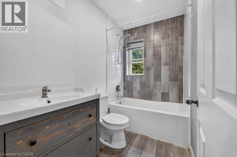 99 Leeming Street Property Photo 35