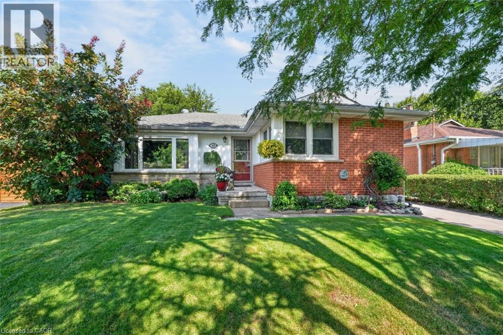 465 SPRINGBANK Crescent