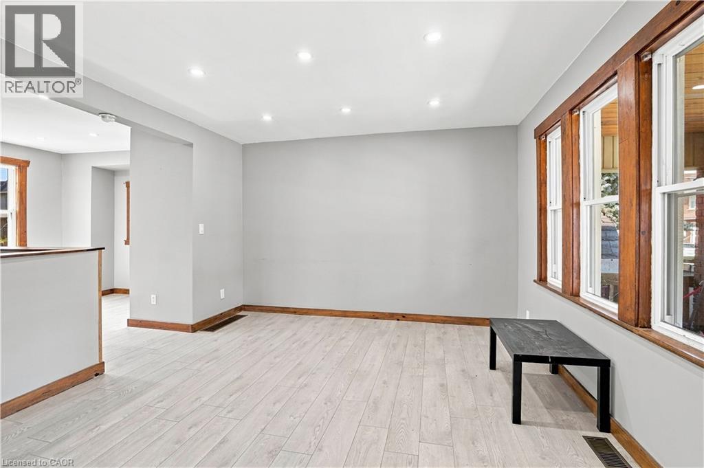 570 Cannon Street E Property Photo 10